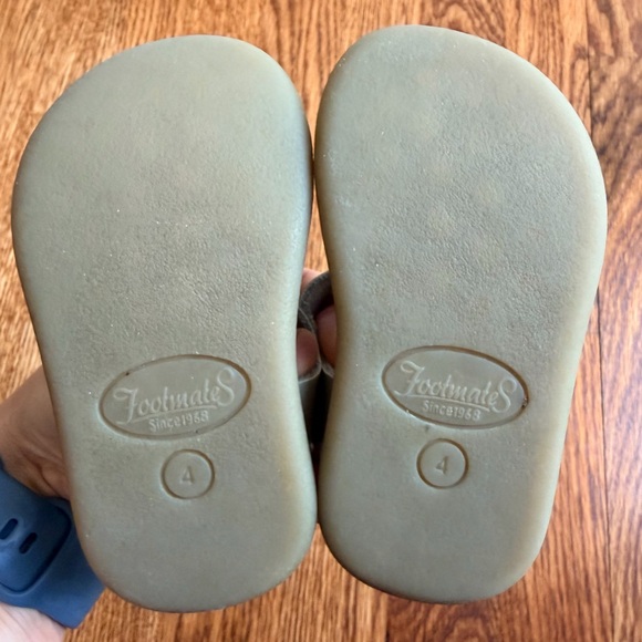 Footmates Ariel Soft Gold Leather Sandals - Picture 4 of 7